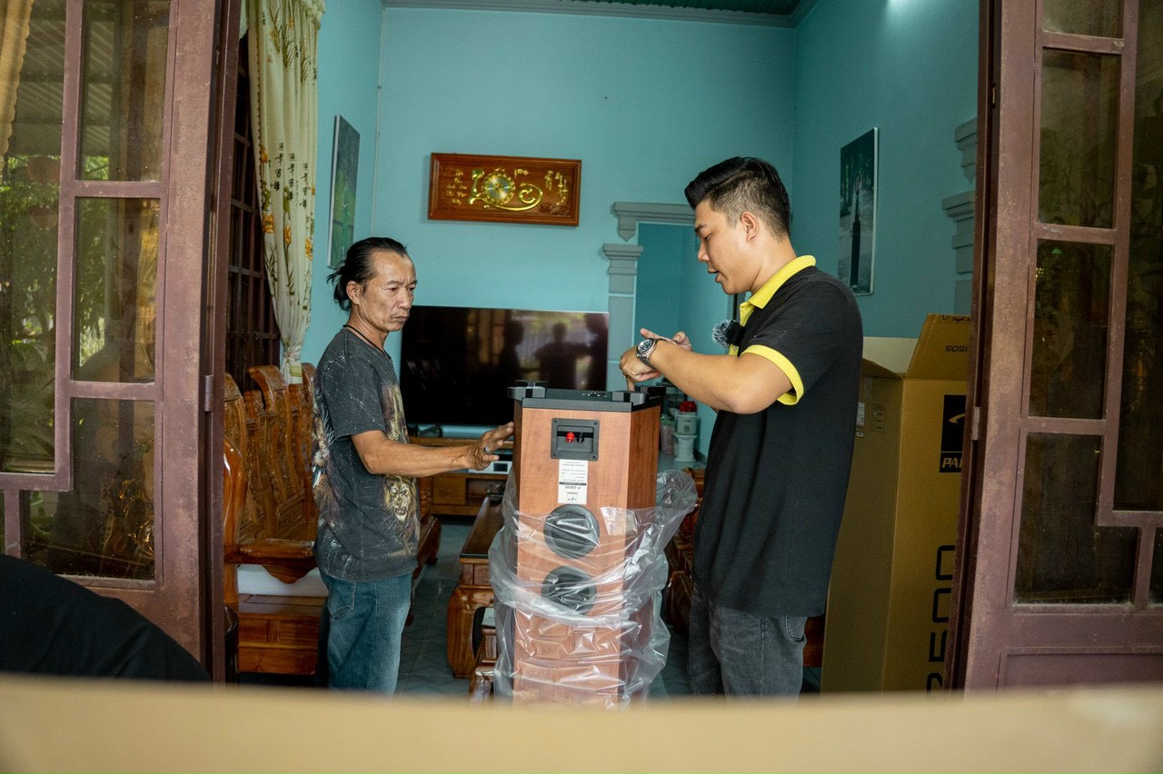 Khách hàng Minh Quân đánh giá về sn phẩm Dàn karaoke Paramax TT175: (Paramax F-2500, Vatasa BLA600, Nex 12)