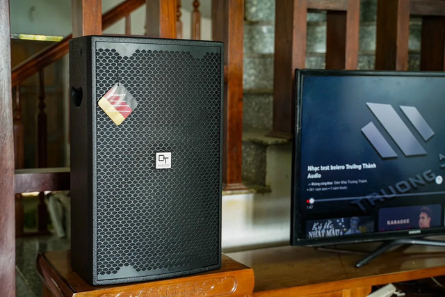 Khách hàng Tuấn Tú đánh giá về sản phẩm Dàn karaoke DT TT208: (DT D2000, Vatasa Bla600 New)