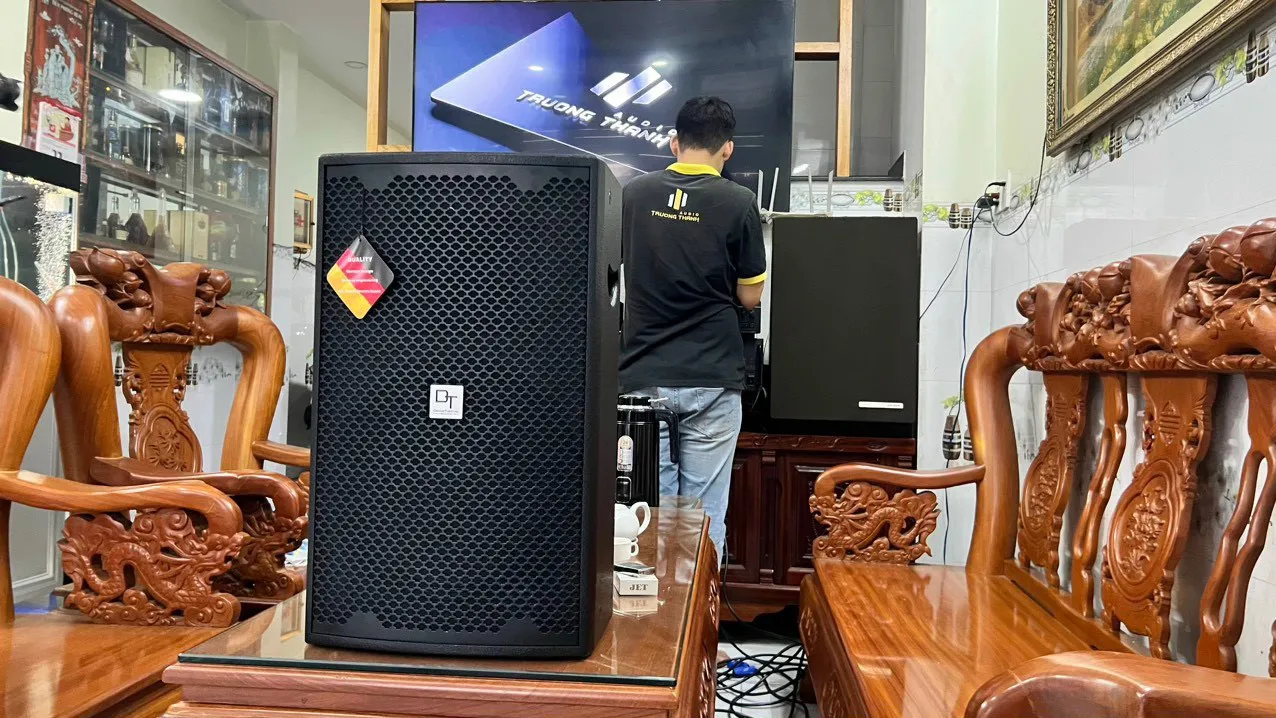 Khách hàng Tiến đánh giá về sản phẩm Dàn karaoke DT TT295: (DT D2000, Vatasa T900 New, Vatasa V8Pro, DT Lion408, DT Delta115, Vatasa P9 Limited, VietK 4TB, VietK 22 inch)