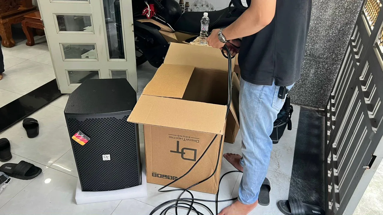 Khách hàng Gia Huy đánh giá về sản phẩm Dàn Karaoke Kinh Doanh DT TT335: (2 DT D2000, Vatasa T900, Vatasa V8 Pro, DT Lion215, DT Lion408, DT Sigma218, VietK 4TB, VietK 22inch)