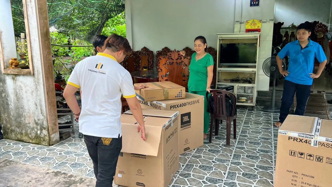 Khách hàng Nguyễn Minh Tâm đánh giá về sn phẩm Dàn karaoke JBL TT224: (JBL Pasion 12, Vatasa Bla600 New, B&W Pro888 Plus)