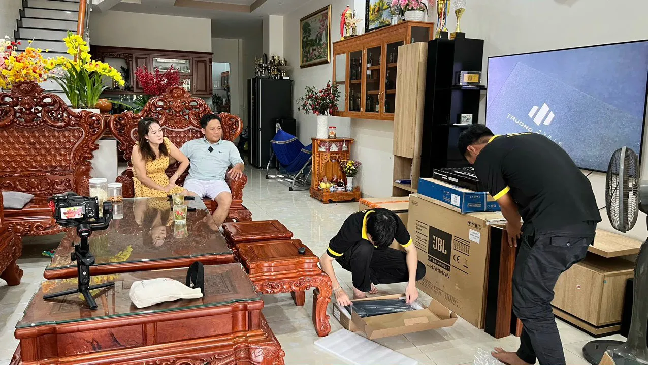 Khách hàng Quốc An đánh giá về sản phẩm Dàn karaoke JBL TT277: (JBL PRX 412M, JBL VM300, JBL VX8, 2 Crown T7, JBL PRX 418S, Vatasa P9 Limited)
