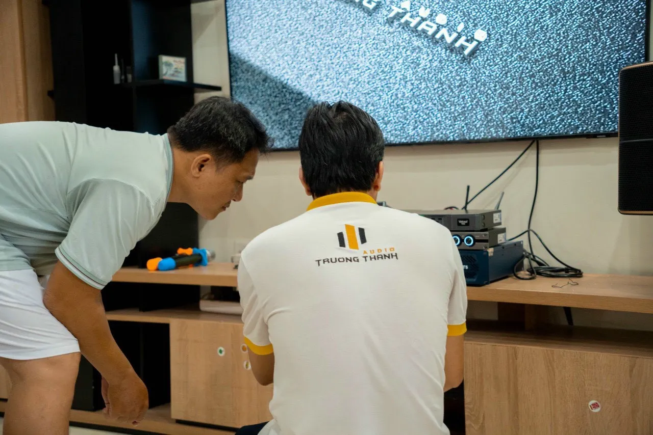 Khách hàng Gia Hoàng đánh giá về sản phẩm Dàn Karaoke JBL TT143: (JBL KI512, JBL VM200, Vatasa V8Pro, DT Lion406, Nex 12, VietK 4TB, VietK 22 inch, KVacoustic TK9)