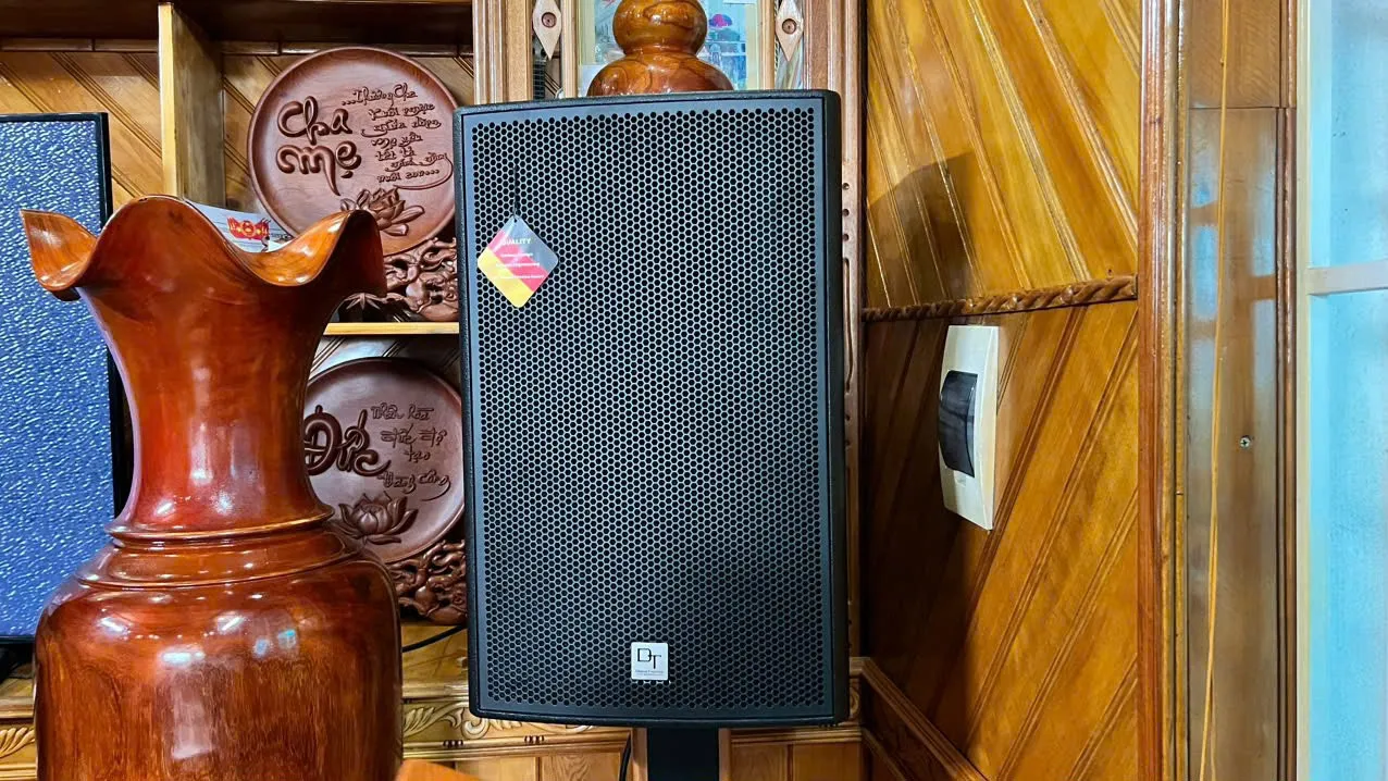 Khách hàng Hoàng Ân đánh giá về sản phẩm Dàn karaoke DT TT173: (DT Delta 12, Vatasa T900 New, Vatasa V8Pro, DT Lion406, DT Delta115, VietK 4TB, KVacoustic TK9)