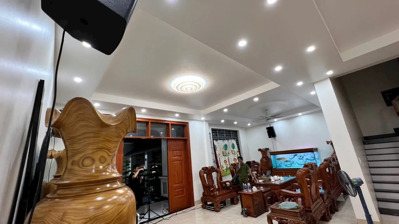 Khách hàng Minh Hoàng đánh giá về sản phẩm Dàn karaoke JBL TT203: (JBL PRX 412M, Vatasa T10, Vatasa V8Pro, Vatasa DKS1004 NEW, JBL PRX 418S, Vatasa P9 Pro)