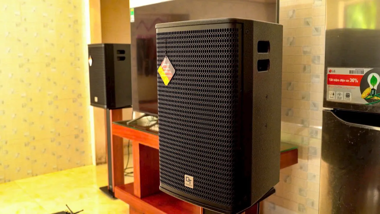 Khách hàng Xuân Hiếu đánh giá về sn phẩm Dàn Karaoke DT TT237: (DT Alpha12, Vatasa T800, Vatasa V8pro,Vatasa DKS1004new, DT Sigma118, VietK Pro4T, VietK 22in)
