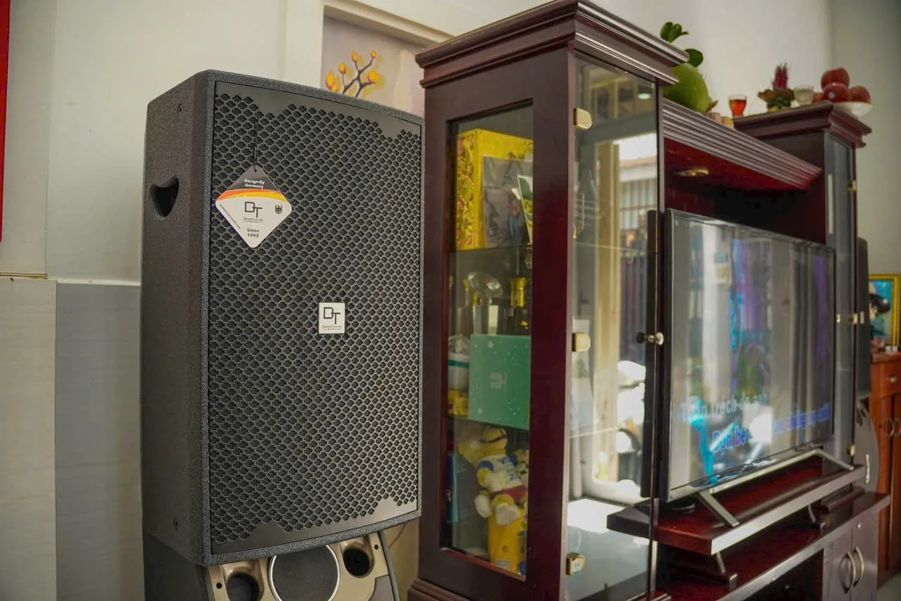 Khách hàng Mạnh Quân đánh giá về sn phẩm Dàn Karaoke DT TT249: (DT D2000, JBL VM200, JBL KX180A, DT Lion408, Paramax Sub-E30)