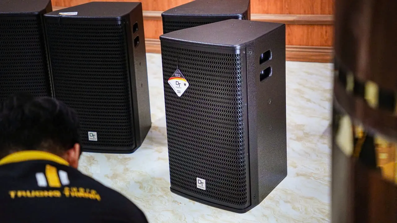 Khách hàng Tuấn Kiệt đánh giá về sn phẩm Dàn karaoke DT TT294: (2 DT Alpha 12, Vatasa T10, Vatasa V8 Pro, Vatasa VA-2500, DT Lion408, DT Delta118, Vatasa P9 Limited, VietK 4TB, VietK 22 inch)