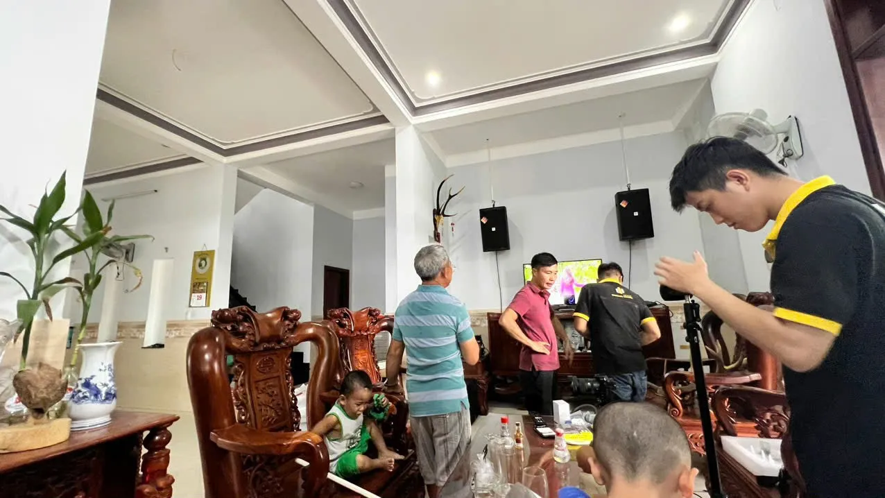 Khách hàng Minh Hiếu đánh giá về sản phẩm Dàn karaoke DT TT257: (DT D2000, Vatasa T900 New, Vatasa V8Pro, Vatasa VA-4600, CAVS SC715, Vatasa P9 Luxury)