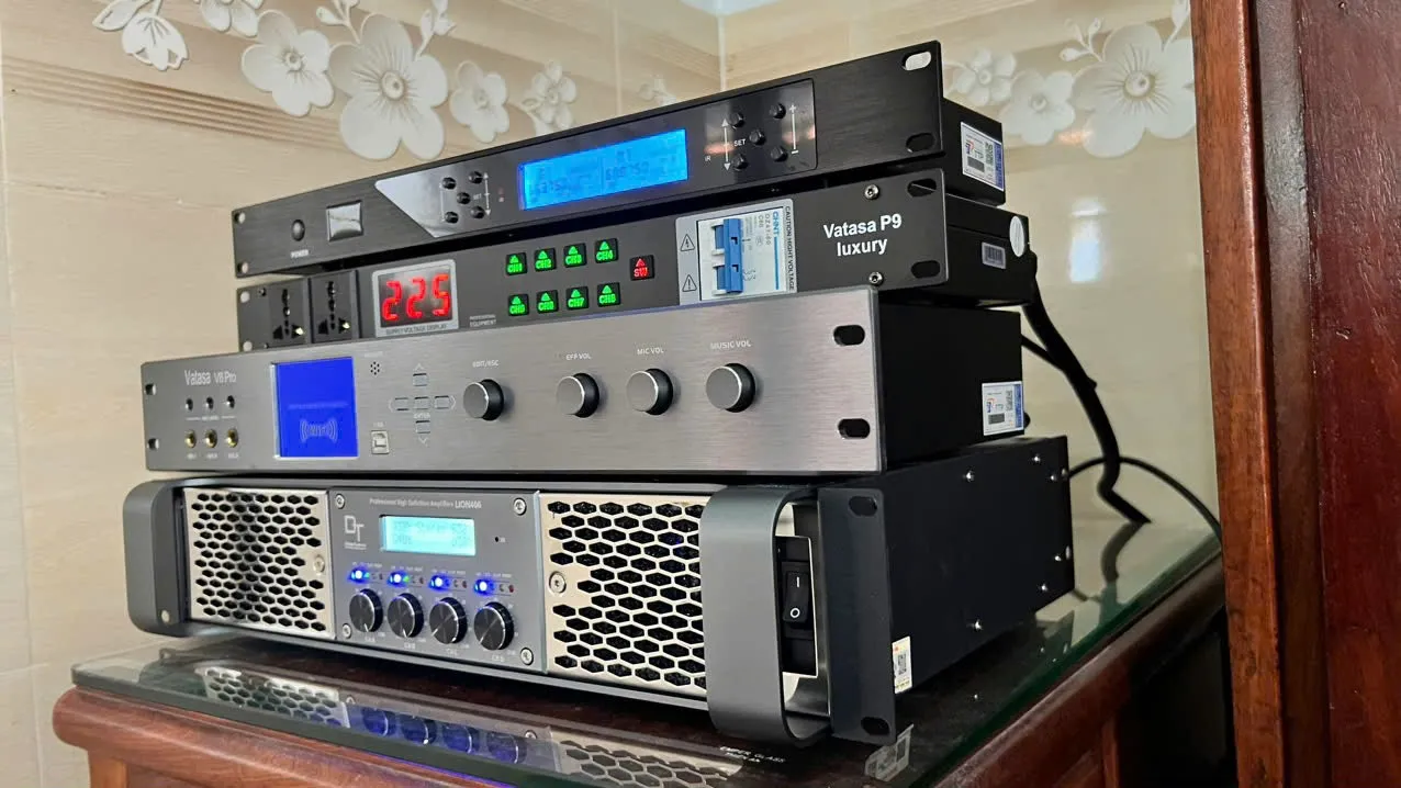 Khách hàng Tuan Dinh đánh giá về sản phẩm Cục đẩy công suất 4 kênh DT Lion406