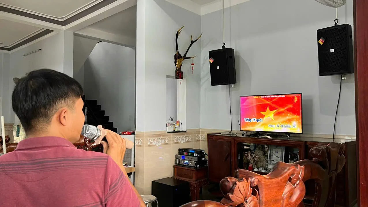 Khách hàng Thái Hưng đánh giá về sản phẩm Dàn karaoke DT TT209: (DT D2000, Vatasa T500, Vatasa V6 Pro, DT Lion408, Paramax Sub-E30)