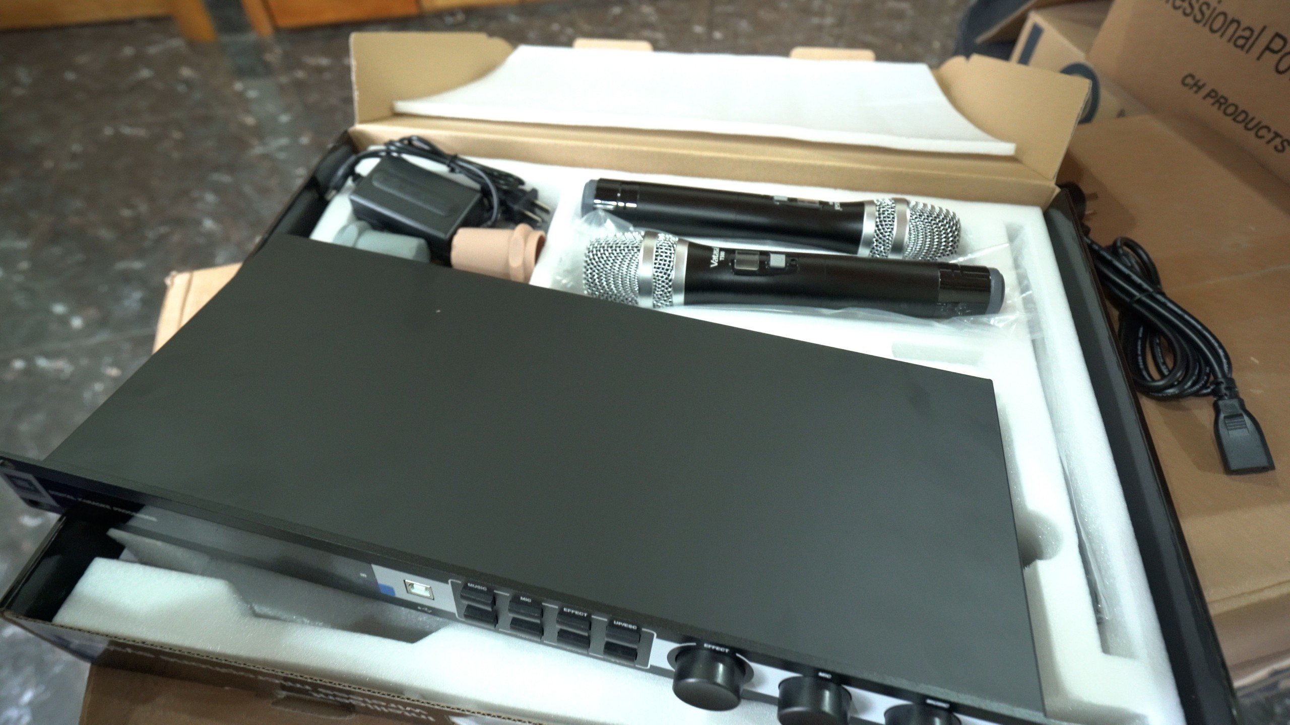 Khách hàng Trần Văn Phong đánh giá về sản phẩm Dàn Karaoke JBL TT140: (JBL Pasion12, Vatasa T800, Vatasa V6Pro, Crown T5, Nex 12)