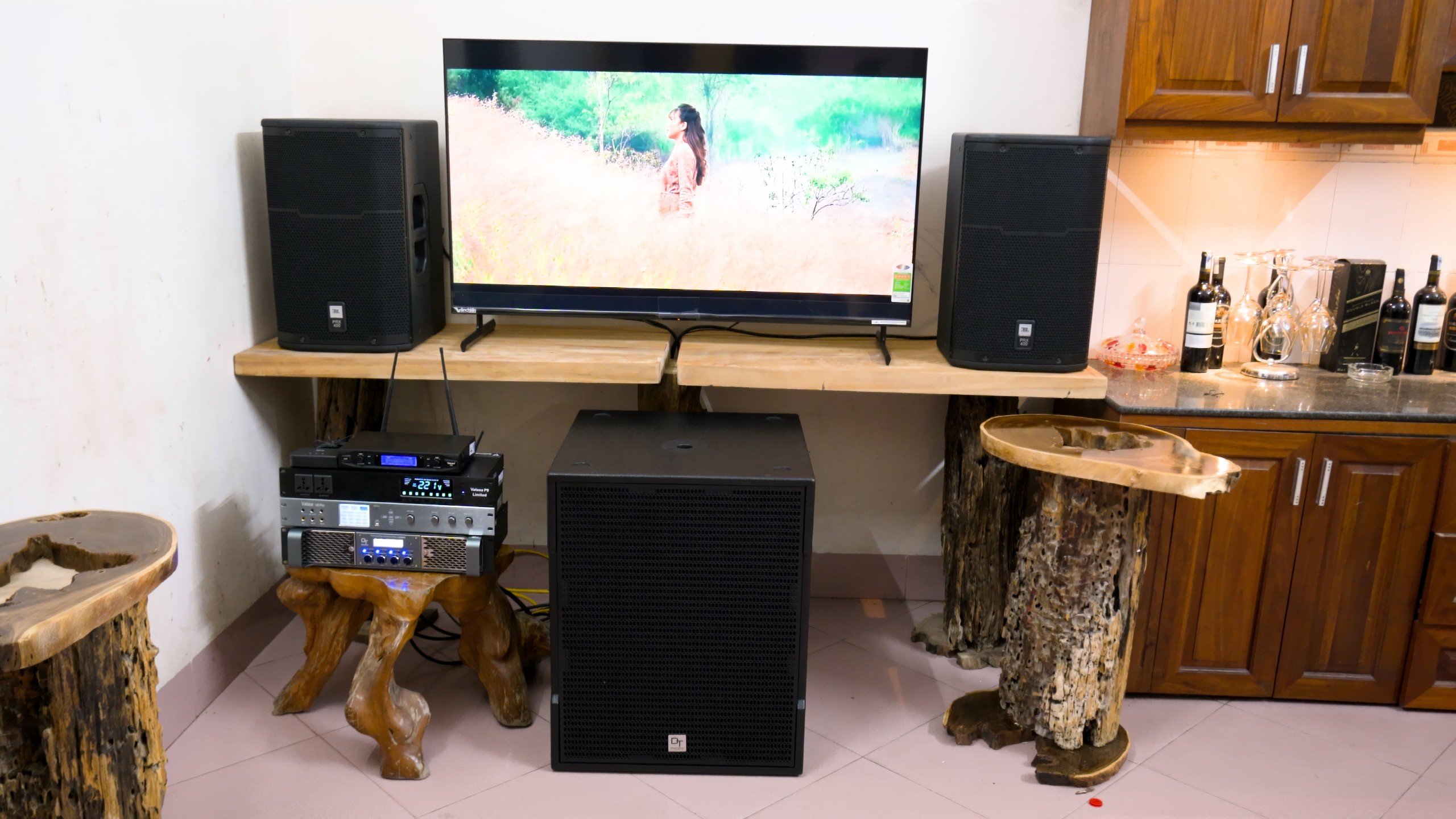 Khách hàng Vương đánh giá về sản phẩm Dàn karaoke JBL TT252: (JBL KP4012G2, Vatasa T900 New, Vatasa V8Pro, DT Lion408, DT Sigma118, Vatasa P9 Luxury)