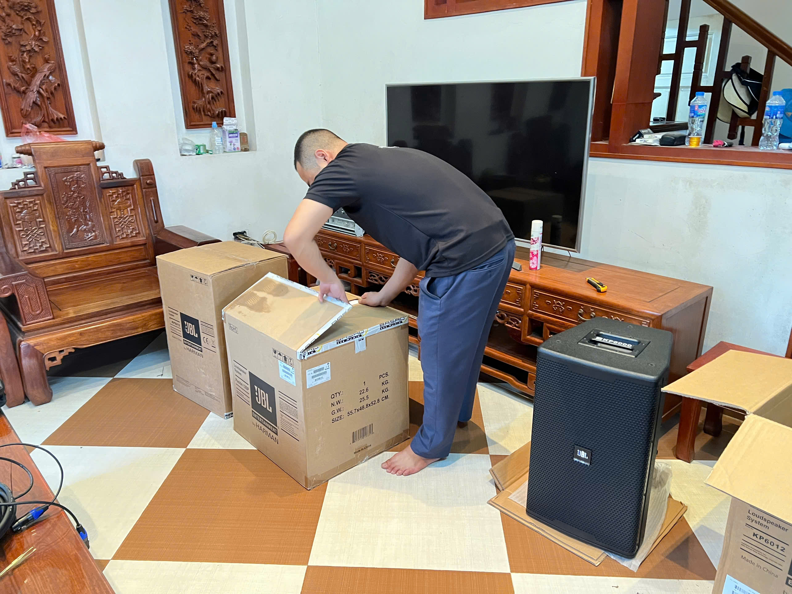 Khách hàng Sơn đánh giá về sn phẩm Dàn Karaoke JBL TT98: (JBL pasion12, Vatasa V8pro, Vatasa T900 , Crown T5, Polk Audio HTS12)