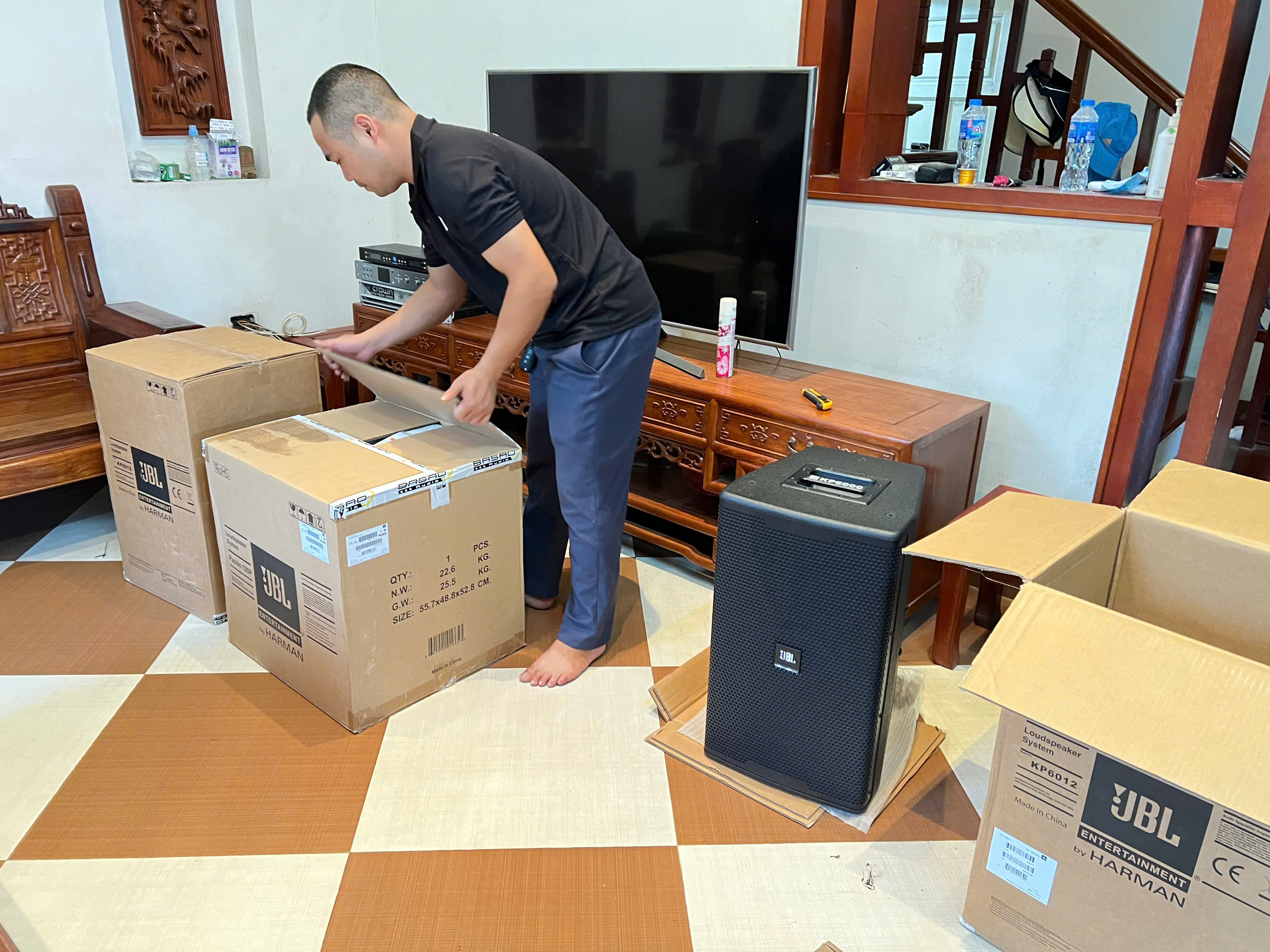 Khách hàng Sơn đánh giá về sn phẩm Dàn Karaoke JBL TT98: (JBL pasion12, Vatasa V8pro, Vatasa T900 , Crown T5, Polk Audio HTS12)