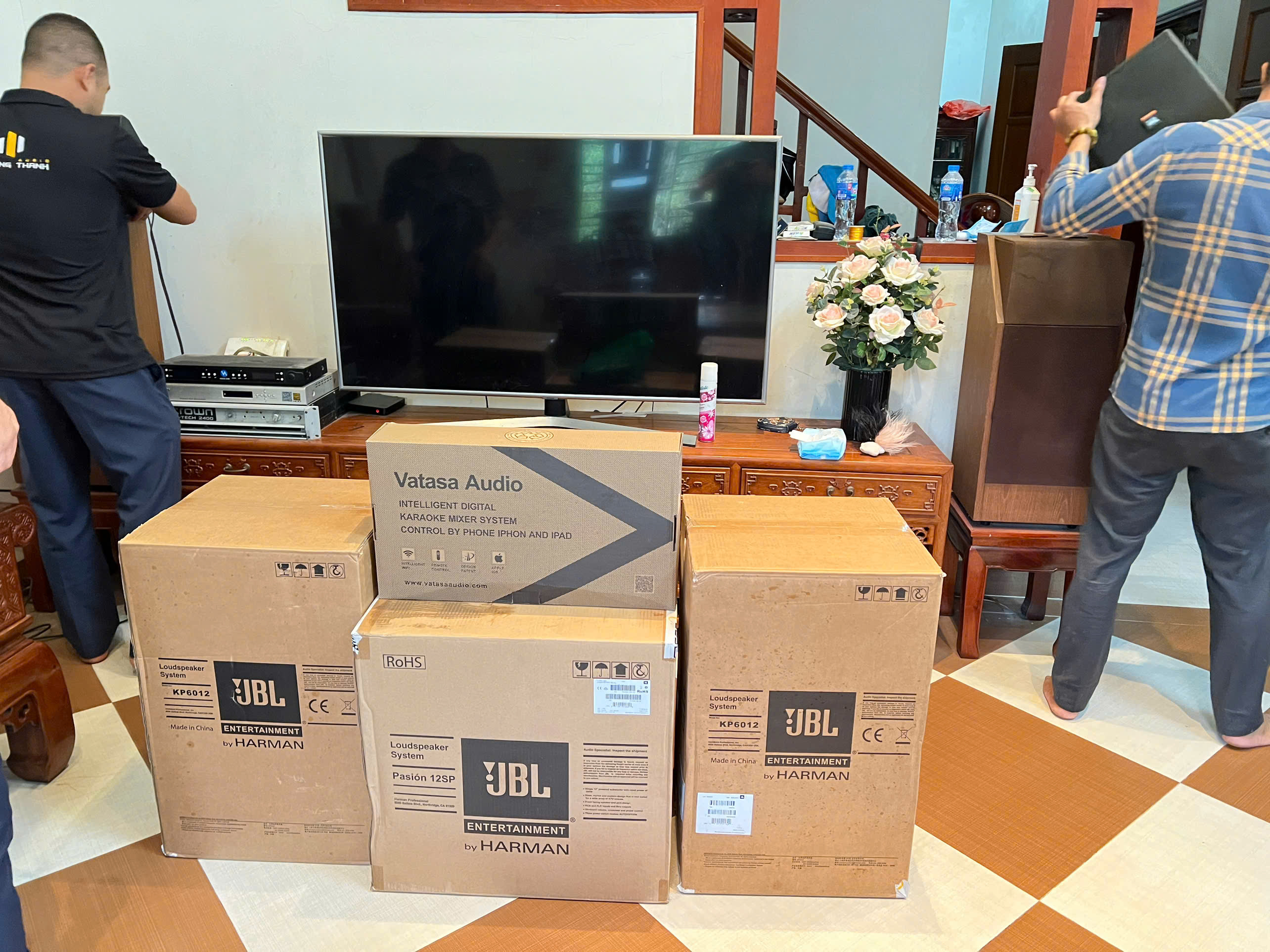 Khách hàng Minh Hải đánh giá về sản phẩm Dàn Karaoke JBL TT117: ( JBL Pasion12, Vatasa T900 New , JBL KX180, Crown T5)