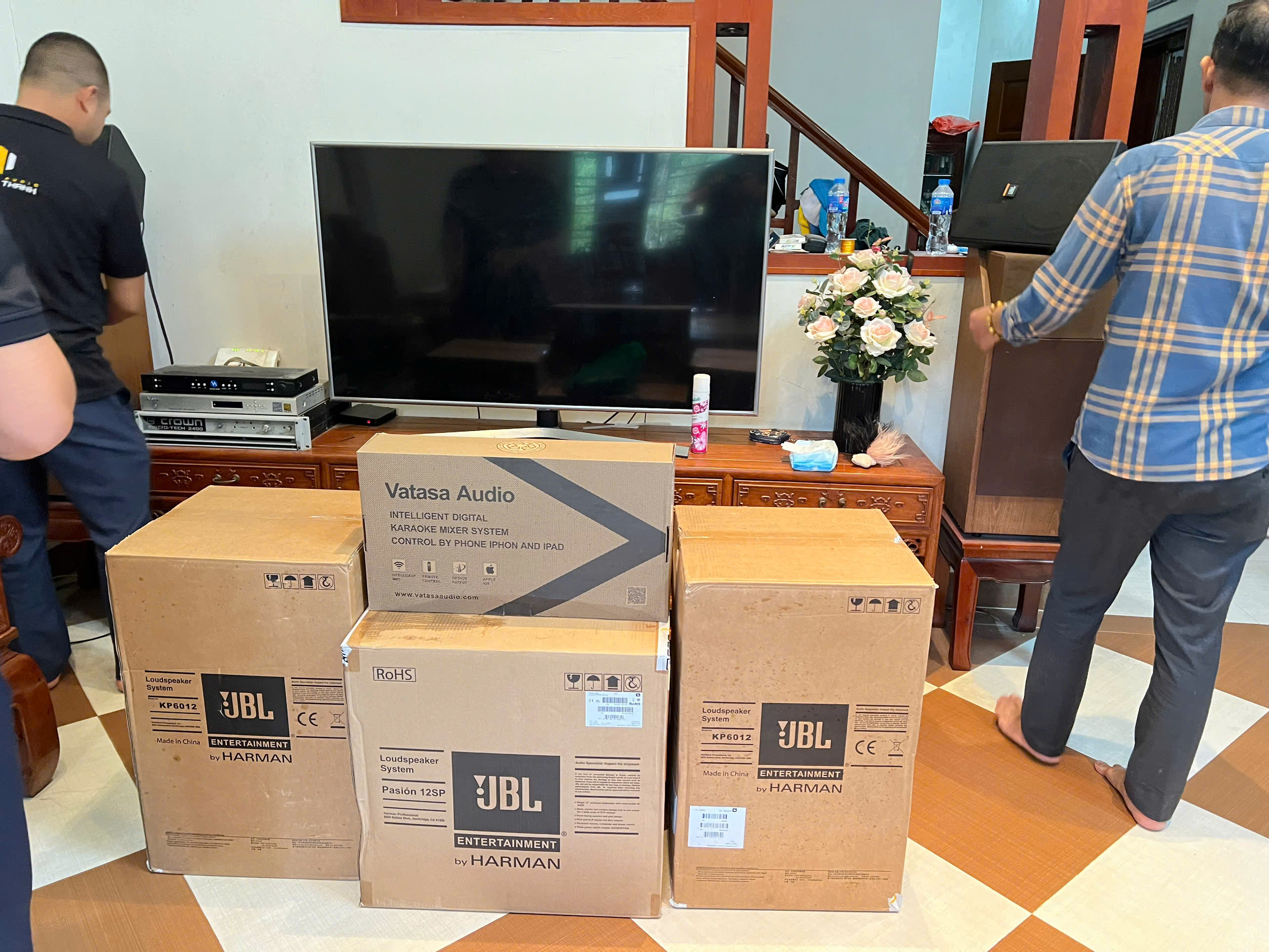 Khách hàng Hoàng đánh giá về sản phẩm Dàn Karaoke JBL TT140: (JBL Pasion12, Vatasa T800, Vatasa V6Pro, Crown T5, Nex 12)